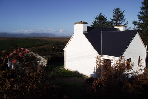 Cottage und Landschaft
